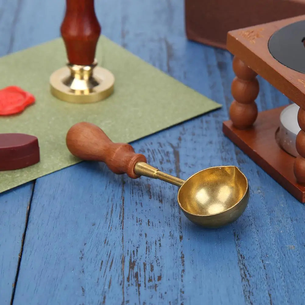 Elegant Brass Sealing Wax Spoon for Easy Melting & Burning - Retro Design