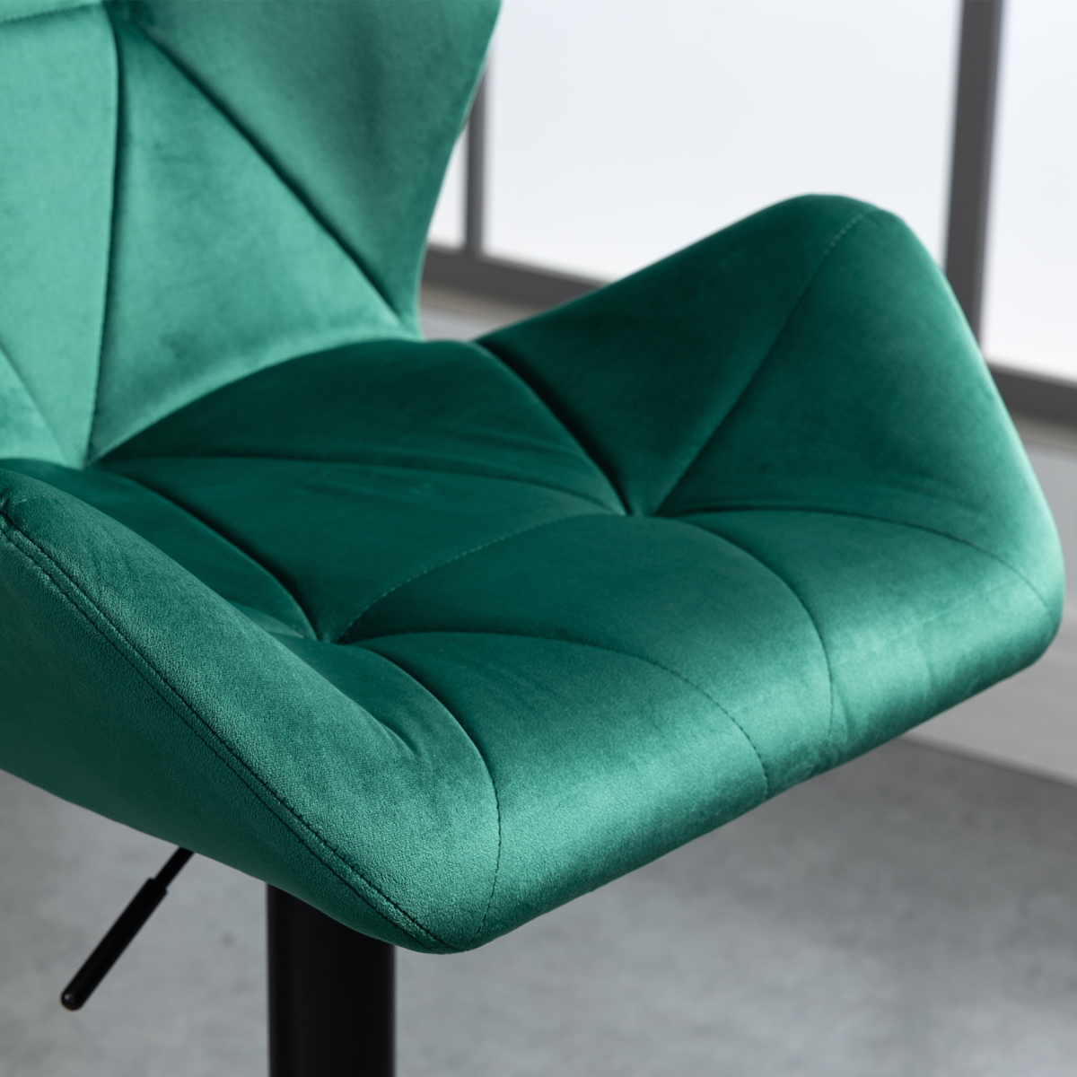 Set Of 2 Luxurious Velvet-Touch Bar Stools w/ Metal Frame Footrest Base Green