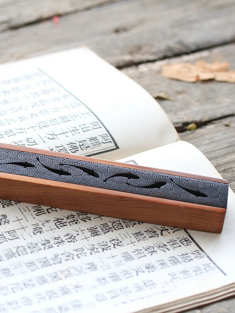Antique Wooden Incense Box - Portable Design for Aromatic Relaxation