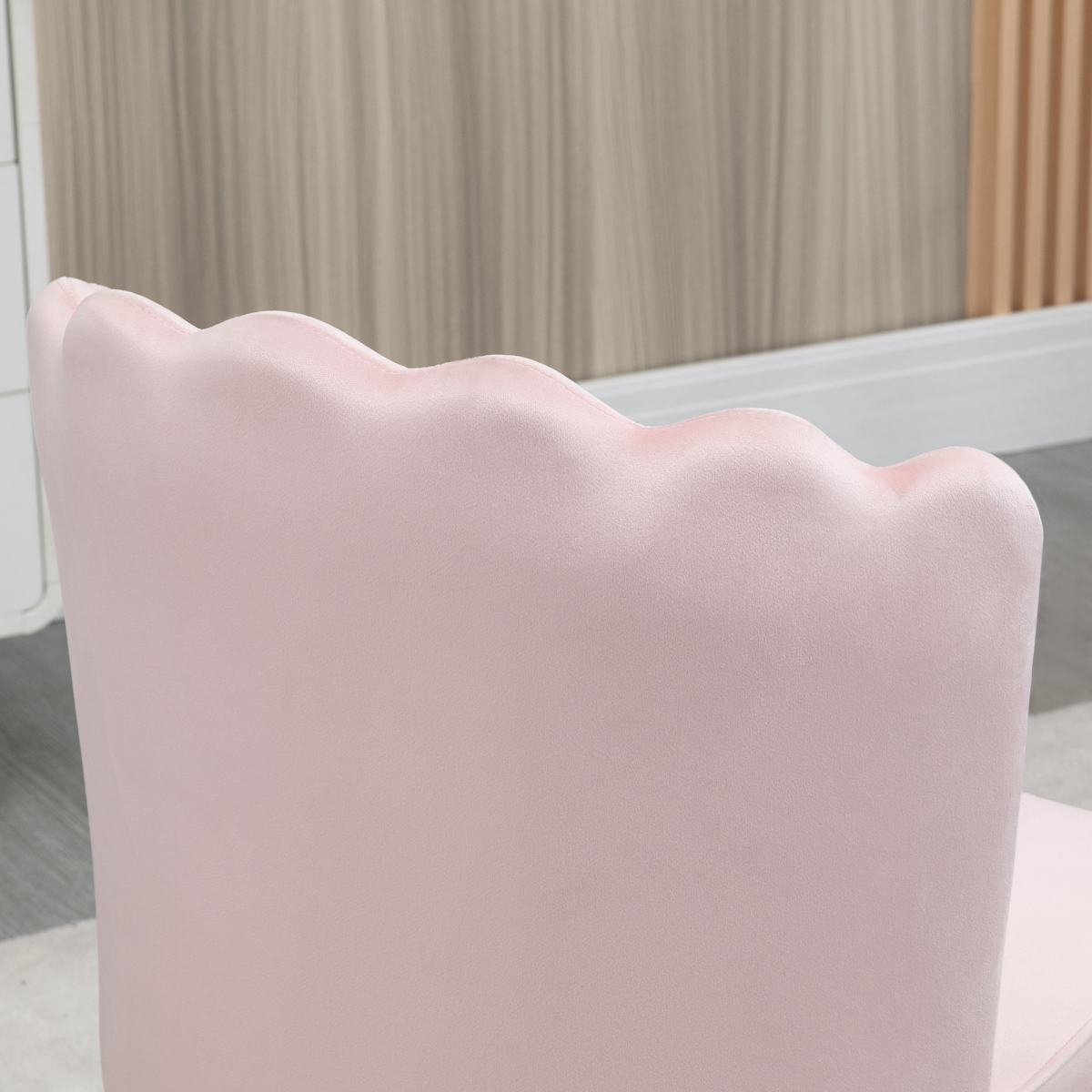 Velvet-Feel Shell Luxe Accent Chair Home Bedroom Lounge with Metal Legs Pink