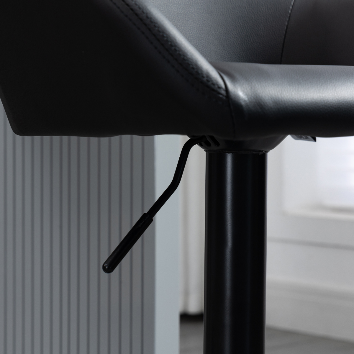 Set of 2, Swivel Barstools with Footrest and Backrest, PU Leather Black