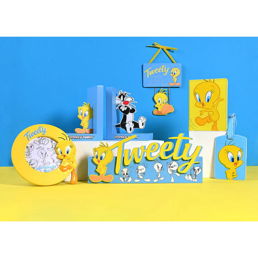 Warner Bros Looney Tunes Tweety Pie MDF Plaque With Swinging Tweety - 15cm