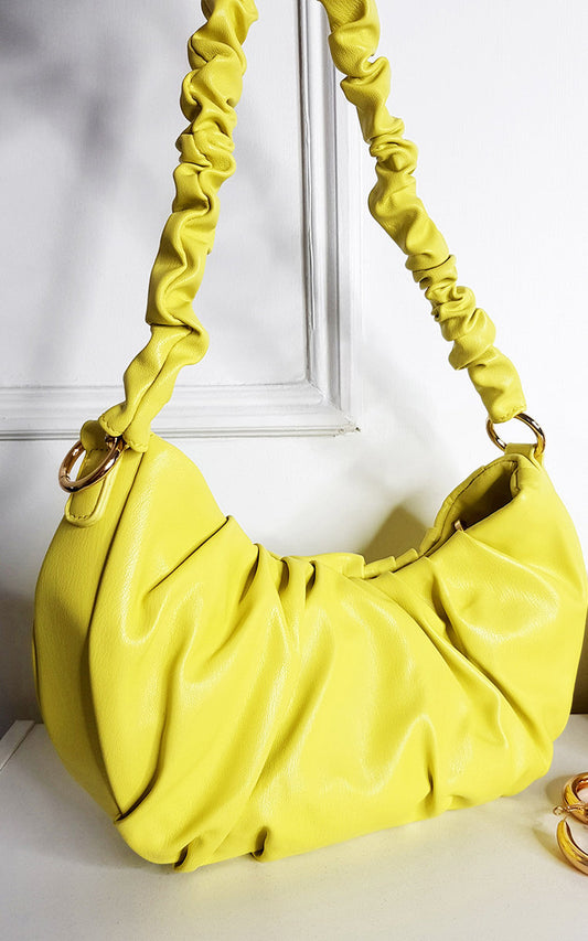 (F) Shoulder Bag with Chain Detail