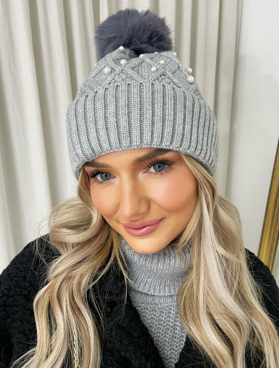 (F) Pom Pom Knitted Winter Hat With Pearl Decor