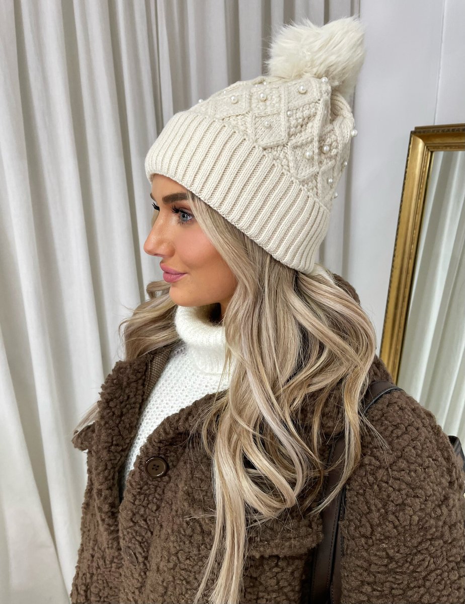 (F) Pom Pom Knitted Winter Hat With Pearl Decor