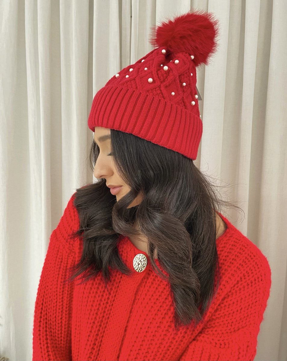 (F) Pom Pom Knitted Winter Hat With Pearl Decor