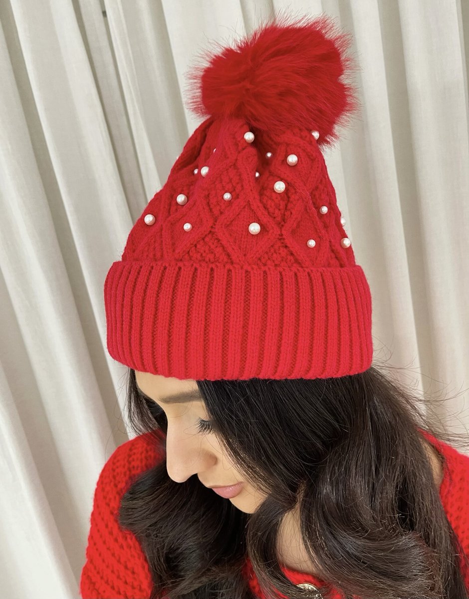 (F) Pom Pom Knitted Winter Hat With Pearl Decor