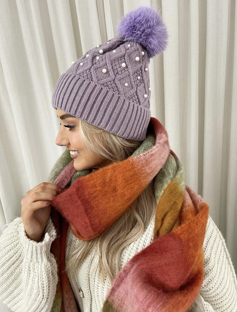 (F) Pom Pom Knitted Winter Hat With Pearl Decor