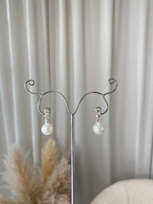 (F) Diamanté Pearl Earrings