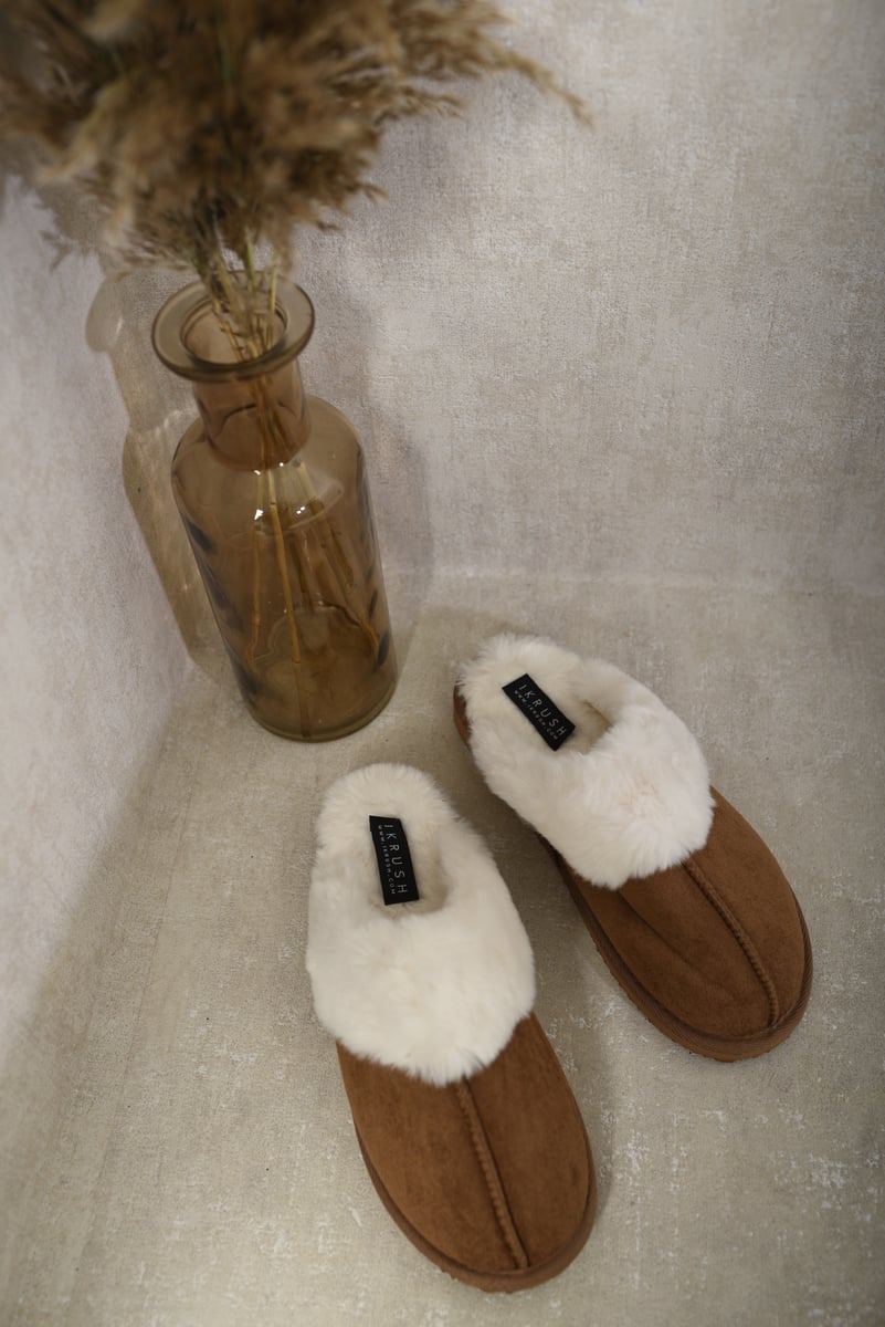 (F) Fuzzy Faux Fur Lined Slip-On Slippers