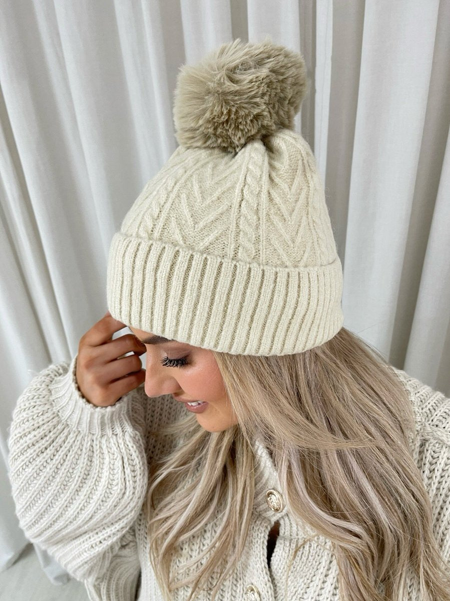 (F) Chunky Knit Fur Pom Beanie Hat